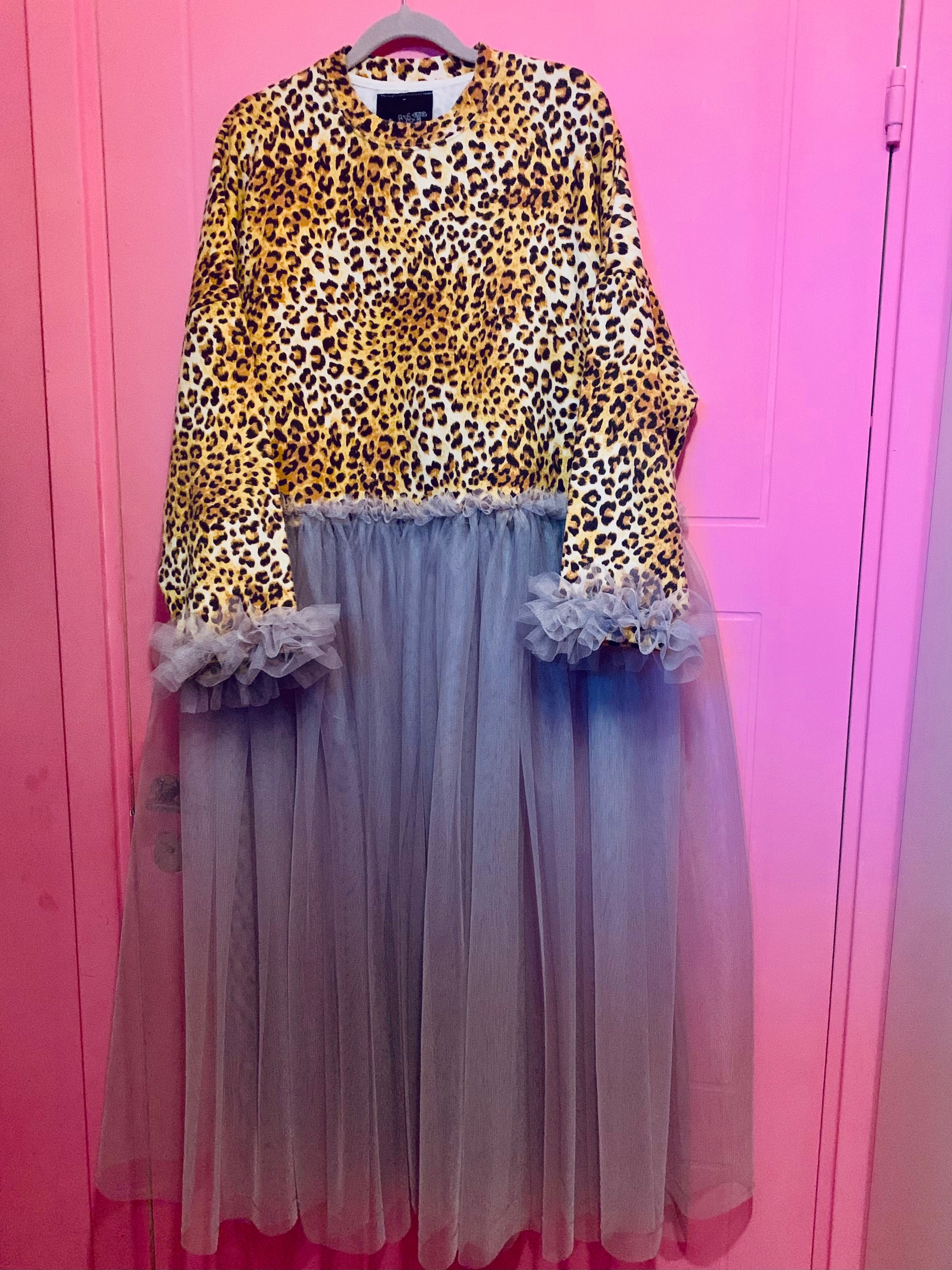 Leo dress